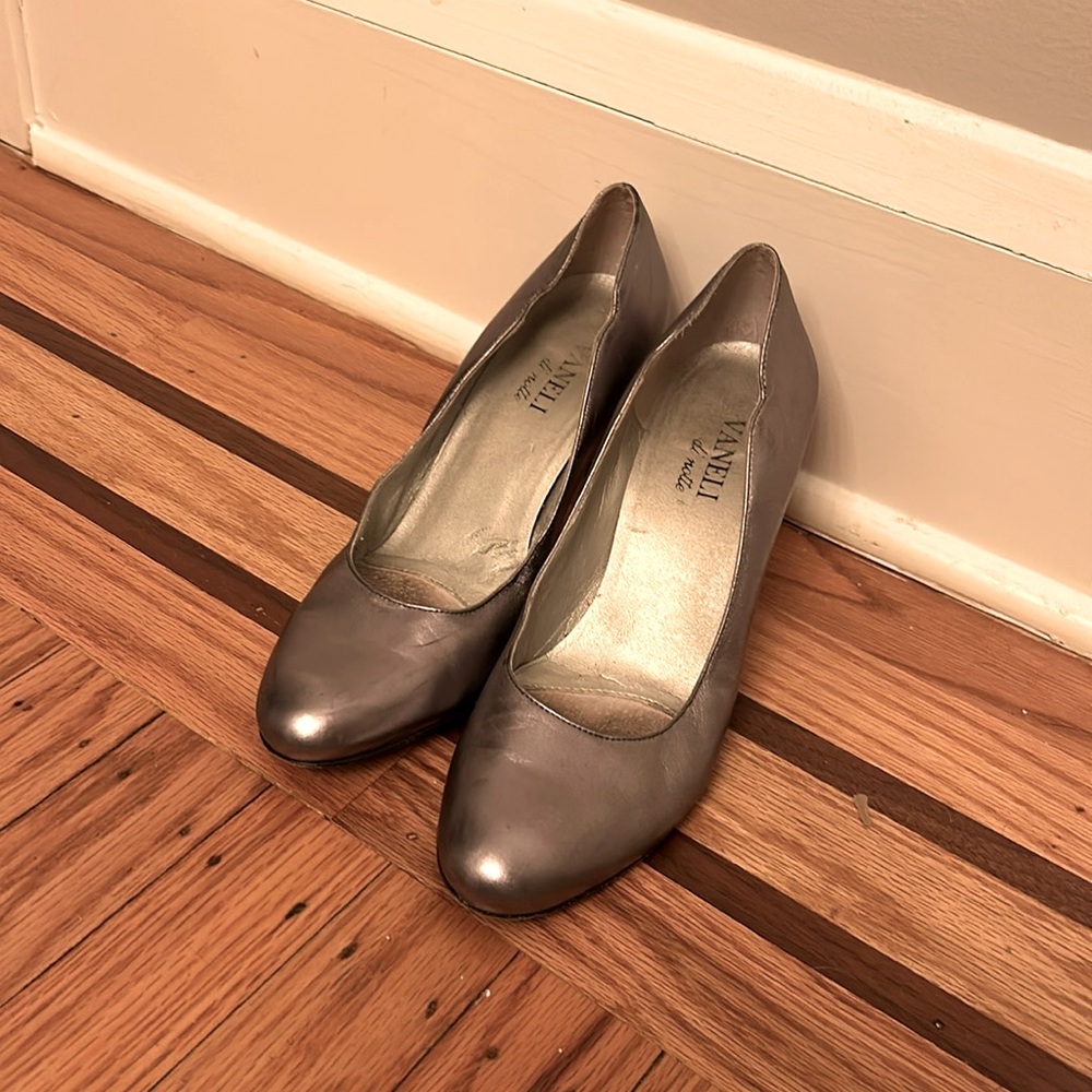 Silver Vaneli di notte heels 8N
